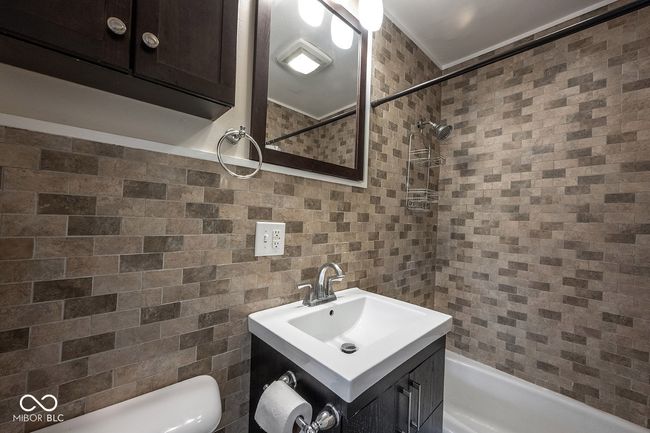 APT-6 - 140 Maple Park Dr, Condo with 2 bedrooms, 1 bathrooms and null parking in Westfield IN | Image 18