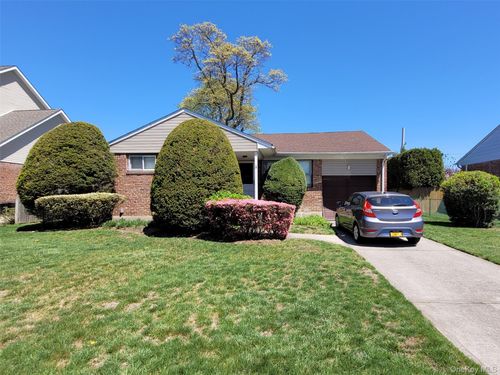 12 Clark St, Plainview, NY, 11803-5114 | Card Image