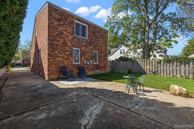 1332 Beaconsfield Avenue, Home with 3 bedrooms, 2 bathrooms and null parking in Grosse Pointe Park MI | Image 3