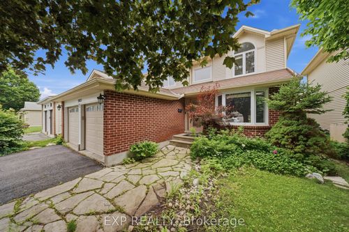 2023 Rolling Brook Dr, Gloucester, ON, K1W1C9 | Card Image