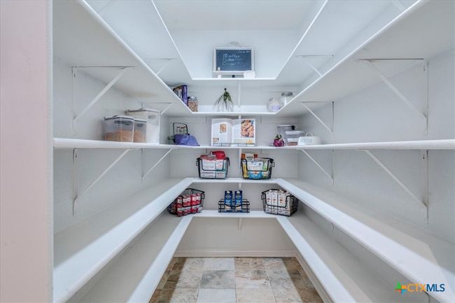 Walk in pantry | Image 11