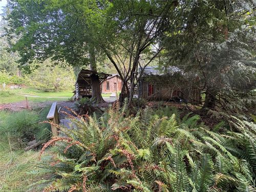215 Head St, Salt Spring Island, BC, V8K1P4 | Card Image