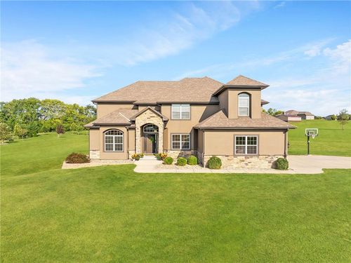 3200 S Colonial Dr, Grain Valley, MO, 64029-8528 | Card Image