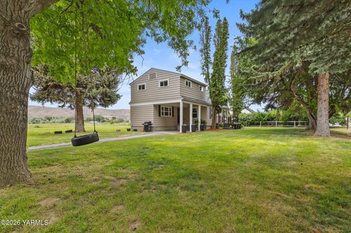 702 Pioneer Ln, Union Gap, WA, 98903-1362 | Card Image