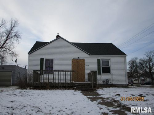 2100 West Ct, Clinton, IA, 52732-6116 | Card Image