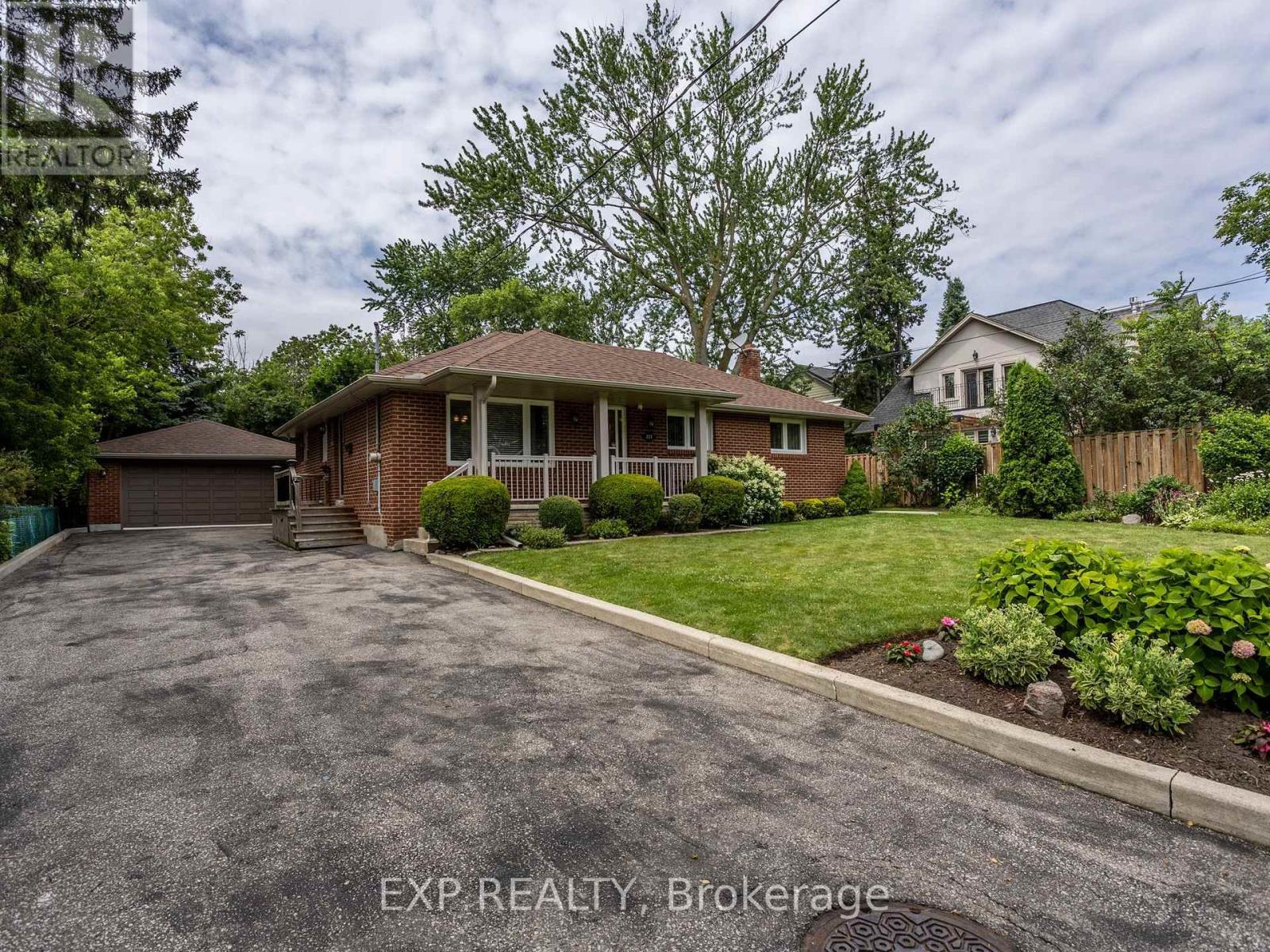 Residential in Mississauga (Mineola)