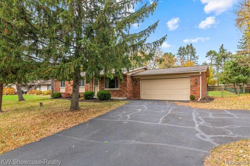 415 Maplegrove, Highland Twp, MI, 48356 | Card Image