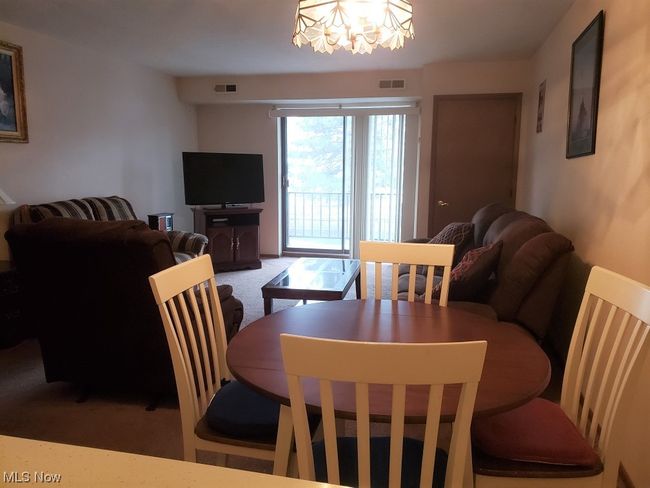 UNIT-104 - 4849 Grace Rd, Condo with 2 bedrooms, 2 bathrooms and null parking in North Olmsted OH | Image 5