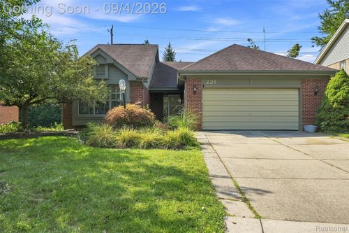 221 Sandalwood Dr, Rochester Hills, MI, 48307-3461 | Card Image