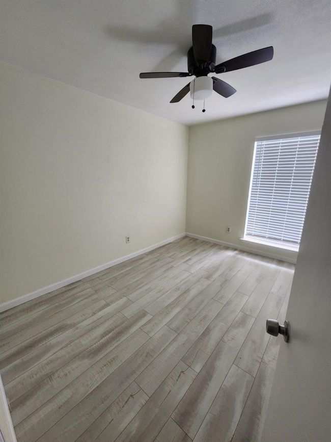Spare room featuring light wood-style floors, baseboards, and a ceiling fan | Image 29