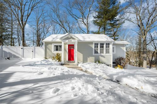 3039 High St, Mohegan Lake, NY, 10547-1816 | Card Image