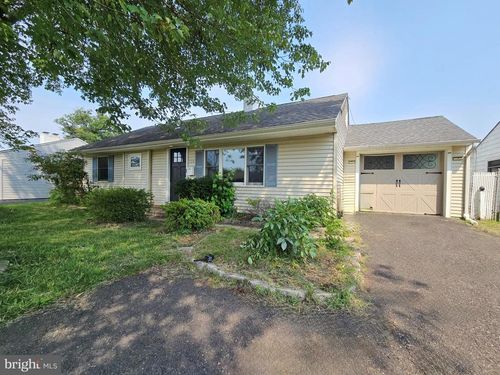 224 Guilford Rd, FAIRLESS HILLS, PA, 19030-1312 | Card Image