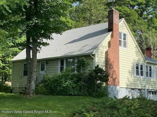 153 Upper Grand St, Highland, NY, 12528-1048 | Card Image
