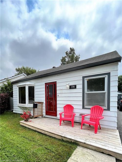 779 New Romaine St, Peterborough, ON, K9J2E7 | Card Image