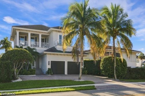 9222 Vanderbilt Dr, NAPLES, FL, 34108-2305 | Card Image