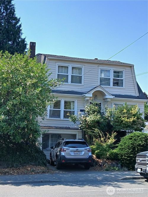b-6007 25th Ave Ne, Seattle, WA, 98115-7103 | Card Image
