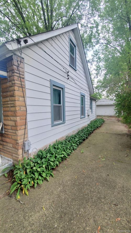 3448 Dallas Ave, Warren, MI, 48091-3436 | Card Image