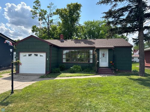 625 8th Ave Ne, Valley City, ND, 58072-2307 | Card Image