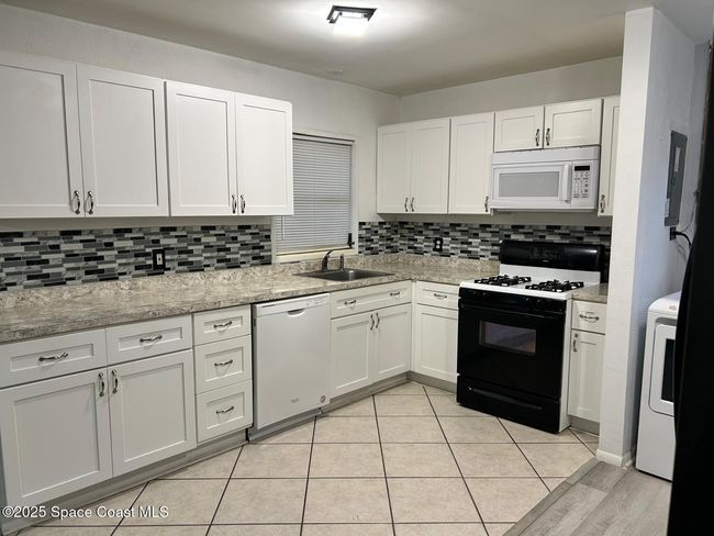 107 1 St St, House other with 3 bedrooms, 1 bathrooms and null parking in Merritt Island FL | Image 6