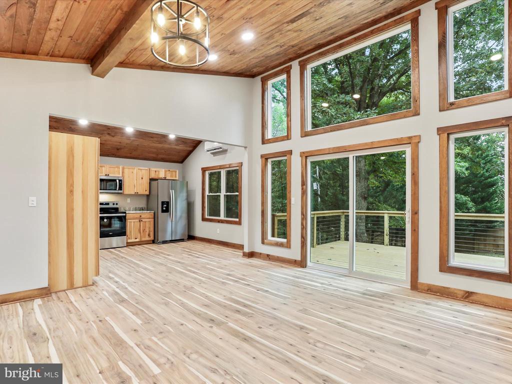 Sleepyview Ln, Berkeley Springs, WV 25411