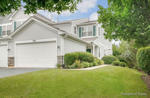 742 Genesee Dr, Naperville, IL, 60563-3941 | Card Image