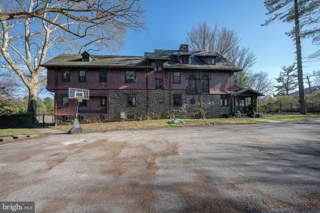 County Line Rd, Villanova, PA 19085