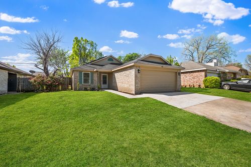 1404 Woodfern Dr, Arlington, TX, 76018-1247 | Card Image