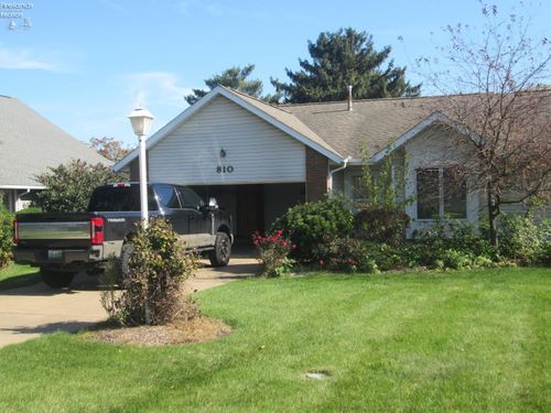 810 Martha Dr, Huron, OH, 44839-1027 | Card Image