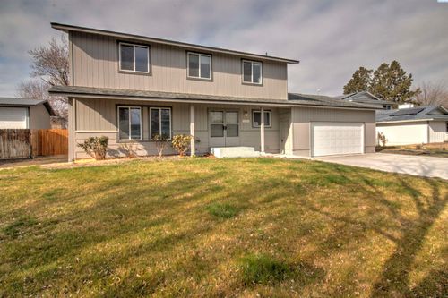 2135 Blue Jay Ln, West Richland, WA, 99353-9122 | Card Image