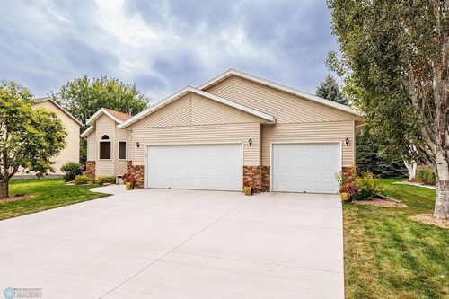 2427 Victoria Rose Dr S, Fargo, ND, 58104-6824 | Card Image
