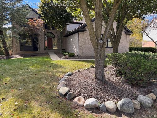 3727 Inverness Dr, Rochester, MI, 48306-4760 | Card Image