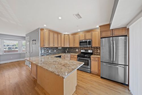 3-184 Athens St, Boston, MA, 02127-3423 | Card Image