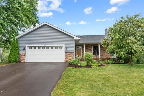 2513 Burl Oak Curv, Hudson, WI, 54016-9100 | Card Image