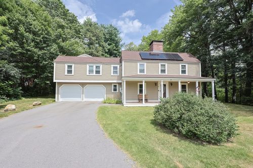 18 Douglas Dr, Ayer, MA, 01432-1002 | Card Image