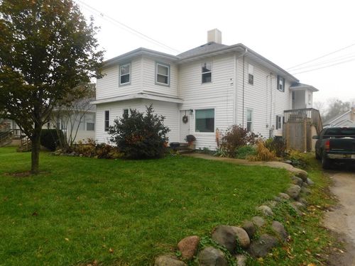 327 E Hunt Ave, Twin Lakes, WI, 53181-9620 | Card Image