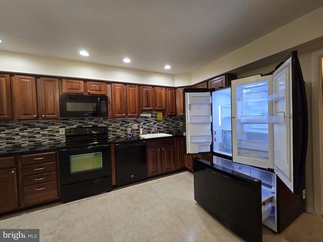 11721 Newbridge Ct, Townhouse with 4 bedrooms, 4 bathrooms and null parking in RESTON VA | Image 4