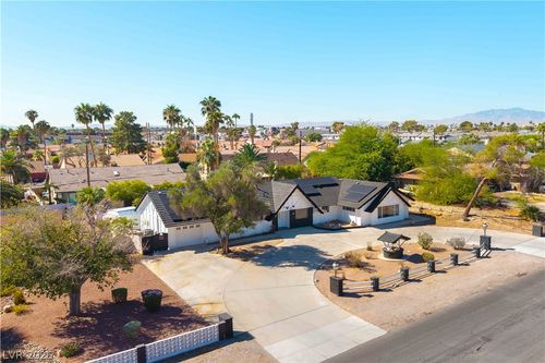 1935 Gabriel Dr, Las Vegas, NV, 89119-6131 | Card Image
