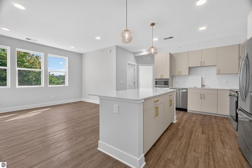 1-1109 Carver St, Traverse City, MI, 49686-4419 | Card Image