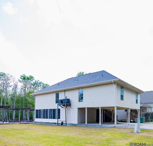 22962 Chene Blanc Ln, Maurepas, LA, 70449-3326 | Card Image