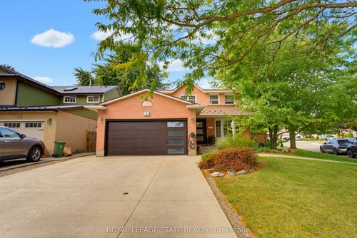 50 Fusilier Dr, Hamilton, ON, L9B2E1 | Card Image