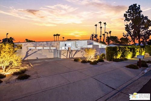 2260 N Aurora Dr, Palm Springs, CA, 92262-3312 | Card Image