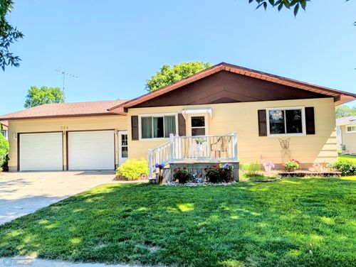 204 5th St Se, Barnesville, MN, 56514-3632 | Card Image
