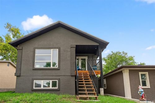 1034 Stadacona St W, Moose Jaw, SK, S6H2B2 | Card Image