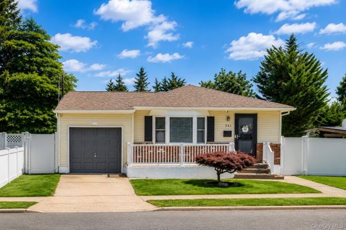 241 Houston St, Lindenhurst, NY, 11757-5148 | Card Image