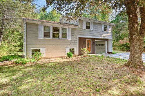 33 Woodridge Drive, Manchester, ME, 04351 | Card Image