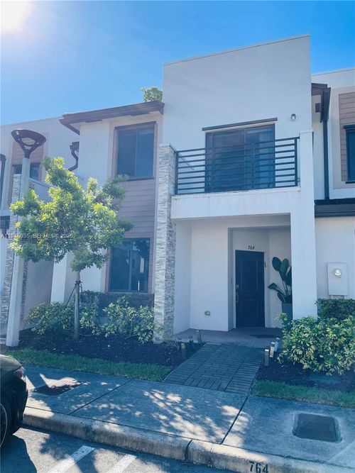 764 Ne 206th Ter, Miami, FL, 33179-2430 | Card Image