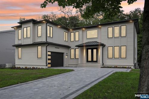 187 Crest Dr, Paramus, NJ, 07652-5209 | Card Image