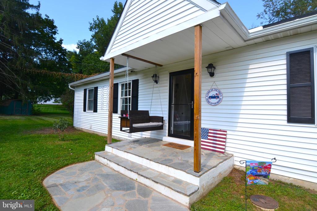 Frog Hollow Ln, West Grove, PA 19390