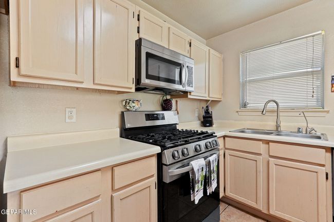 Gas stove/Microwave | Image 7