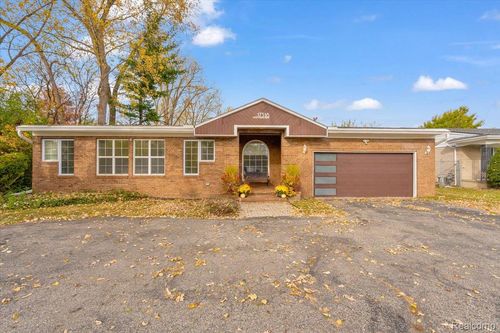 17316 Mount Vernon St, Southfield, MI, 48075-8006 | Card Image